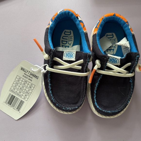 NWT Hey Dude Toddler Boy Wally Shark Shoes - Size 6 - Picture 1 of 5